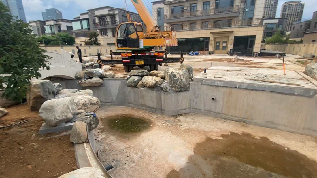 图｜初步落位阶段先控制池岸转角和主要节点