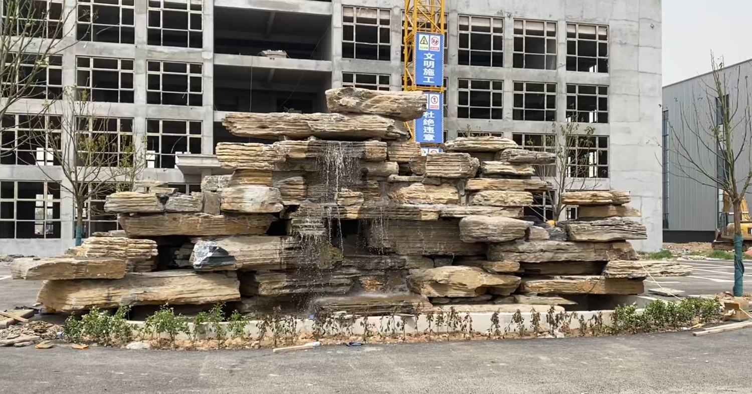 湖北十堰60吨千层石假山施工案例
